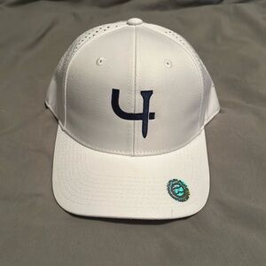 Short Par 4 Hat - White